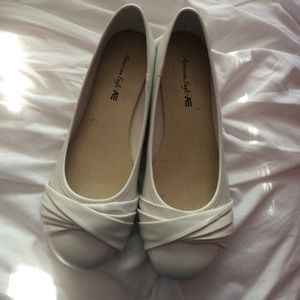White American Eagle flats
