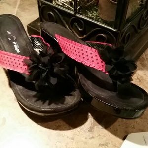 Lindsay Phillips "Switch Flops " size 9
