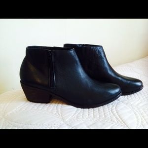 Very Volatile Black Leather Ankle Boots