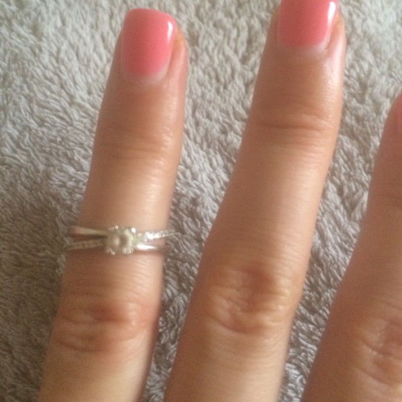 Jewelry - 14 k white gold ring size 5