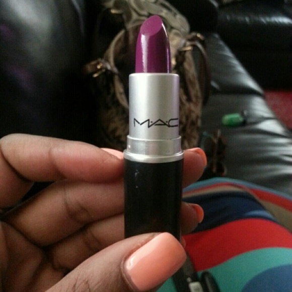 MAC Lustre Lipstick  Rouge A Levres