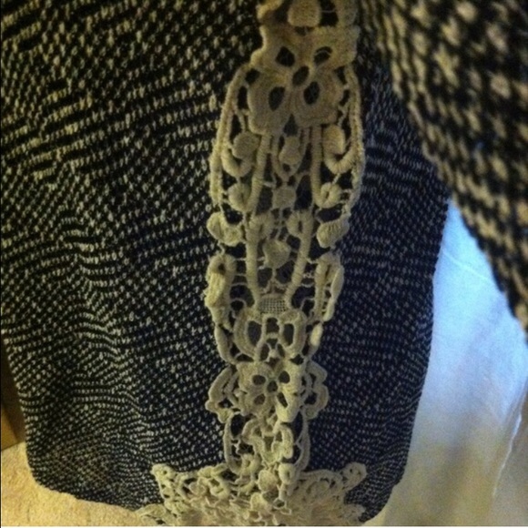 •Black sweater• - Picture 2 of 3