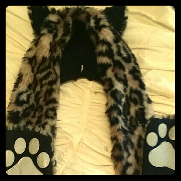 Leopard color with ears! ! !
