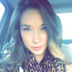 Meet your Posher, Desiree