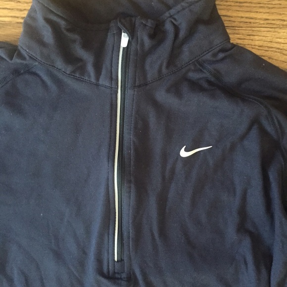 ✖️sold✖️ Nike FITDRY long sleeve top - Picture 2 of 4