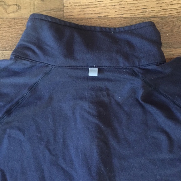 ✖️sold✖️ Nike FITDRY long sleeve top - Picture 4 of 4