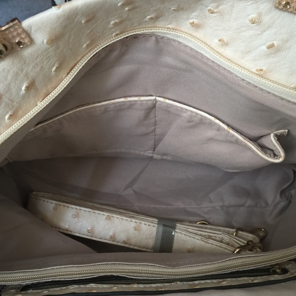 Great medium size purse - Picture 3 of 3