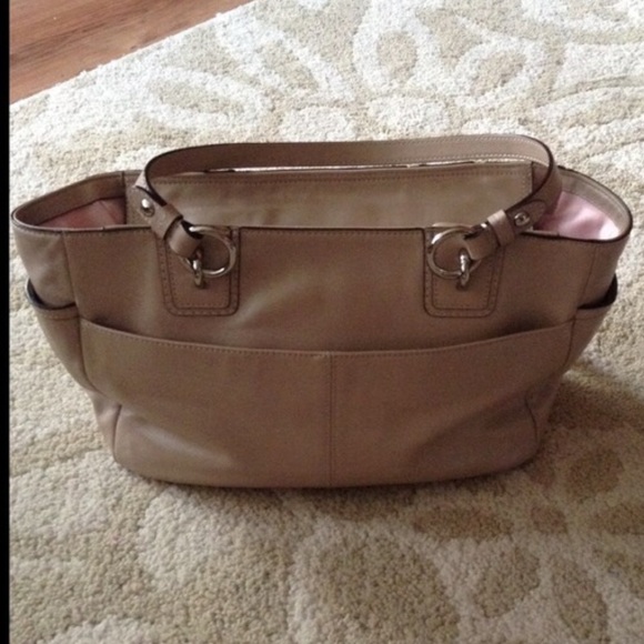 ✨Gifted ✨Authentic Coach✨ Champagne Leather Tote - Picture 2 of 13