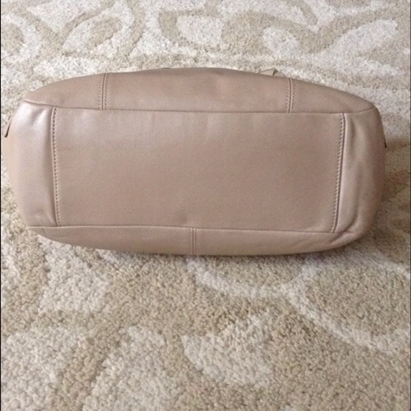 ✨Gifted ✨Authentic Coach✨ Champagne Leather Tote - Picture 4 of 13