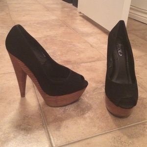 Peep toe Black heels