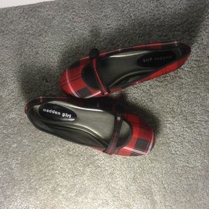 Red/black plaid flats