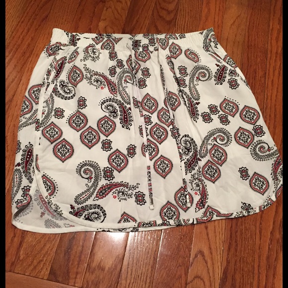 🚫Bundled🚫White printed skirt