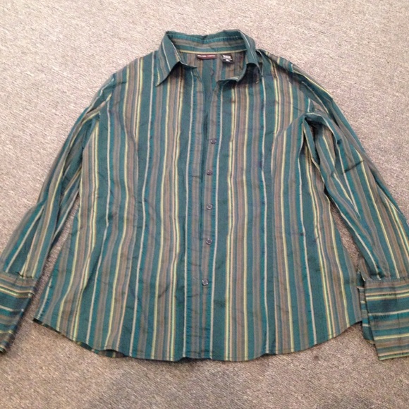 New York & Company stretch button up - Picture 2 of 4