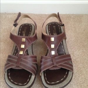 Naturalizer sandals. Brown leather upper.