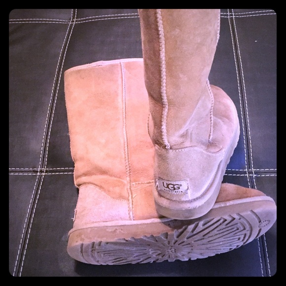 Ugg boots gently worn. FREE SHIPPING 😱 see detail
