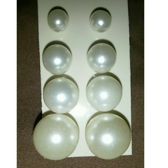 🔴Set of Four Faux Pearl Earrings