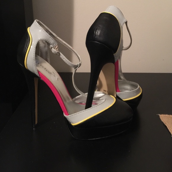 Shoedazzle heels