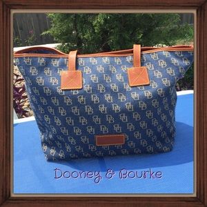 🎉Authentic Dooney & Bourke Handbag FSOVER