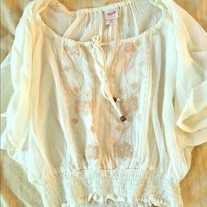 Light cream/white top