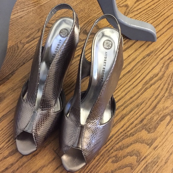 Silver snakeskin heels. Perfect condition. Size 8M