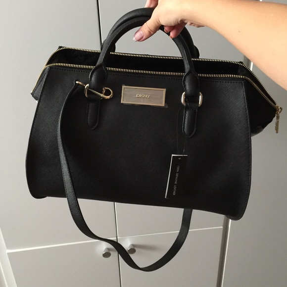 DKNY Handbags - DKNY black leather purse Used