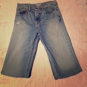 Men's light wash jeans