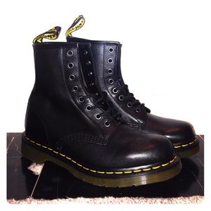 Never Worn 1460 Dr. Martens