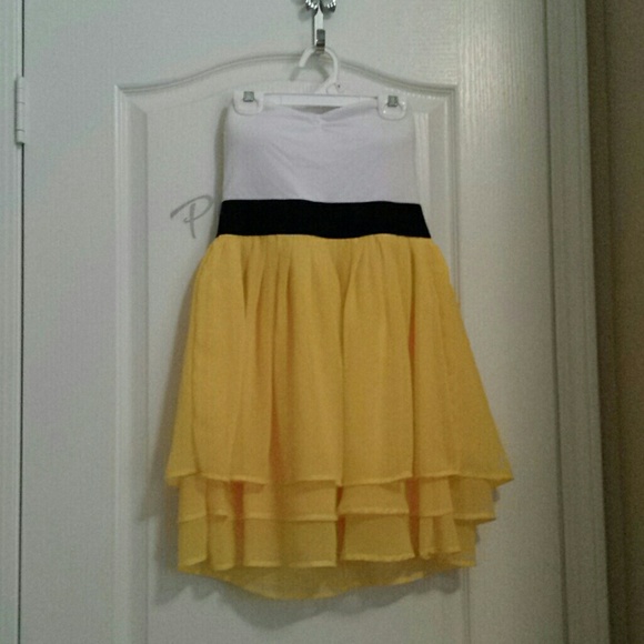 Yellow strapless dress