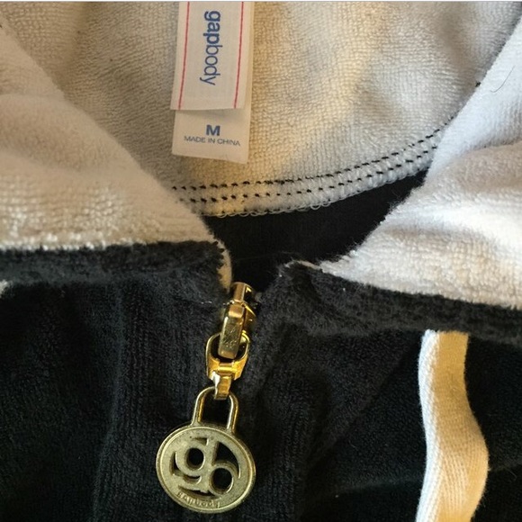 Black gap terry cloth hoodie. - Picture 3 of 3