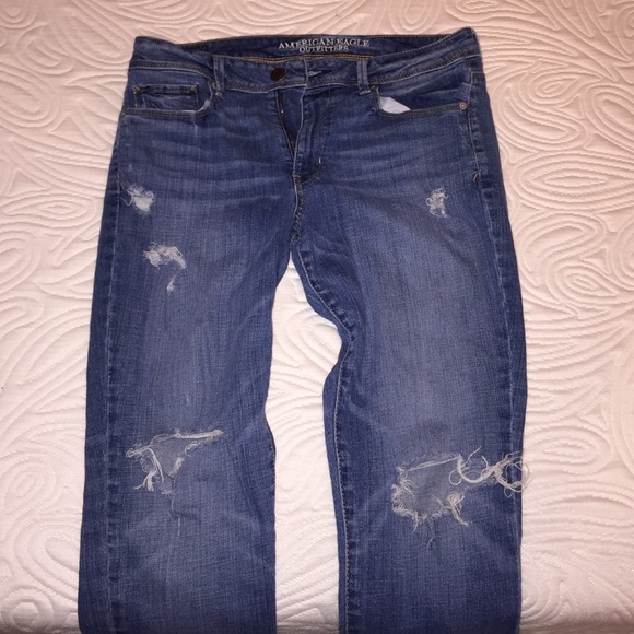 Skinny jeans with rips