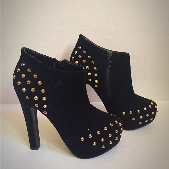 Shoes - BLACK PLATFORM GOLD STUDDED BOOTIES SZ 7