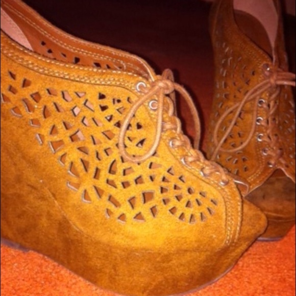 Tan/Brown Wedges