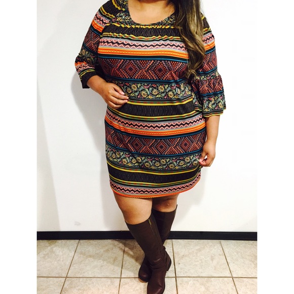 Dresses & Skirts - 🆕 Gorgeous Bell Sleeves Dress