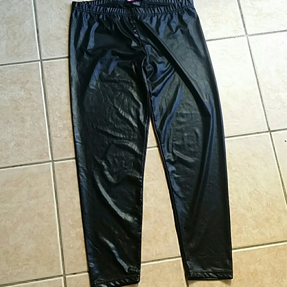 black shinny legging