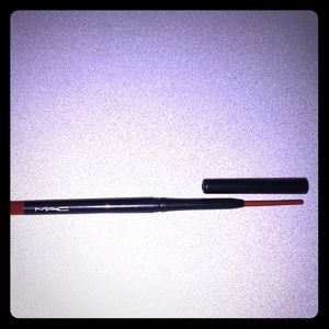 MAC Red Enriched - Cremestick Liner