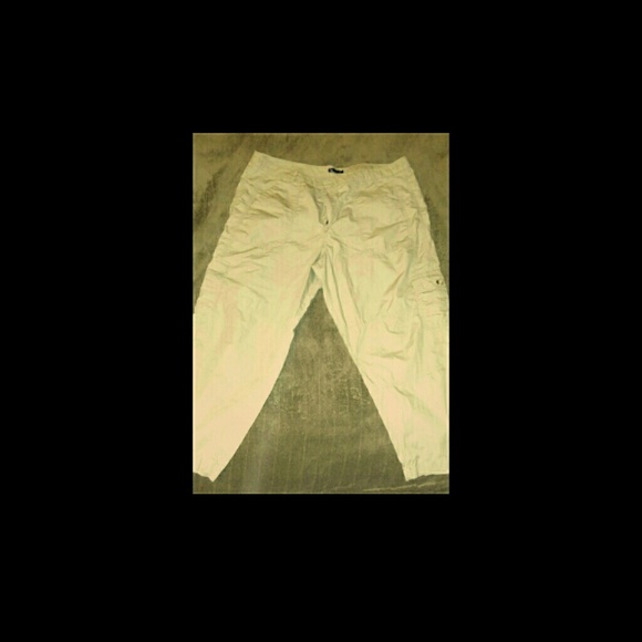 Capri pants.