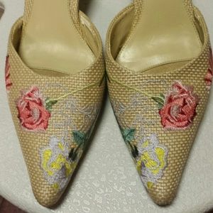 EUC Liz Claiborne ladies slides