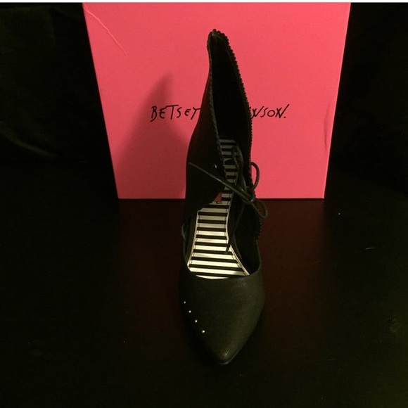 Betsey Johnson black strut heels. - Picture 2 of 4