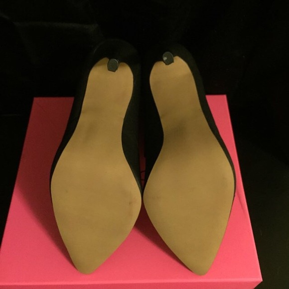 Betsey Johnson black strut heels. - Picture 4 of 4