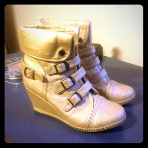 Wedge sneakers