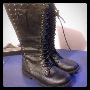 Combat boots