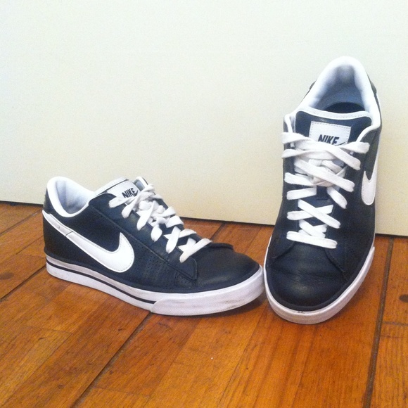 Nike tennis shoes