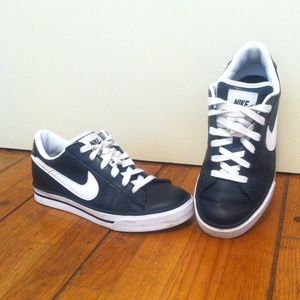 Nike tennis shoes