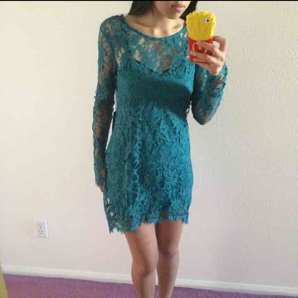 For love and lemons lace dress - Picture 3 of 4