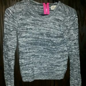 Gray knit sweater with pink zipper