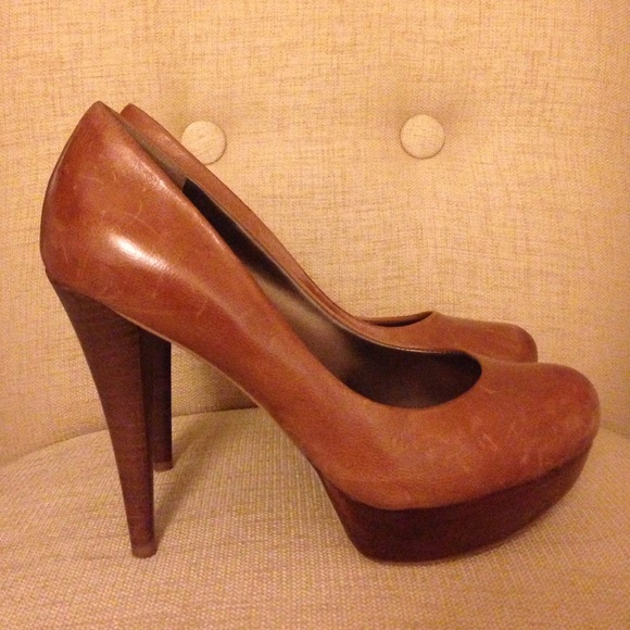 Brown leather Guess high heels