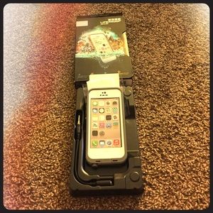 1 COMPLETE USED iPhone 5C LifeProof case