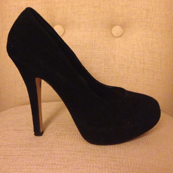 Black suede Steve Madden pumps - Picture 1 of 3