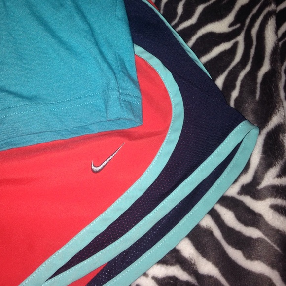 I have a tank that goes with the NIKE shorts. - Picture 2 of 4