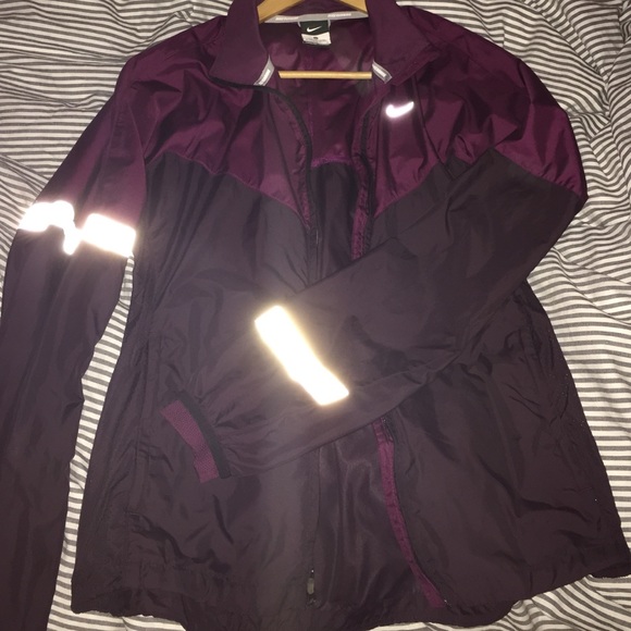 Nike Outerwear - Nike Windbreaker!!